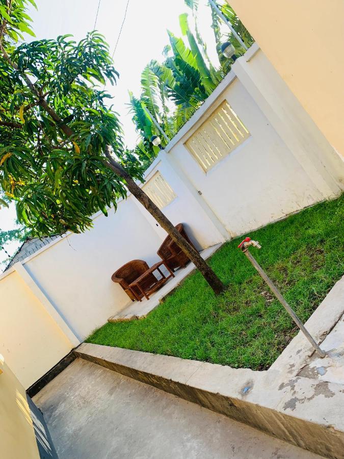 Jambo Hideaway Apartment Дар ес Саалам Екстериор снимка
